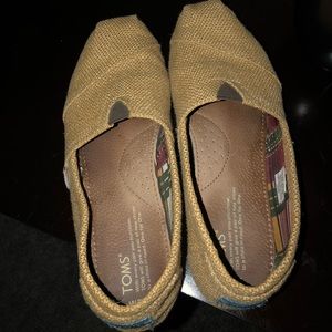 Women’s burlap Toms